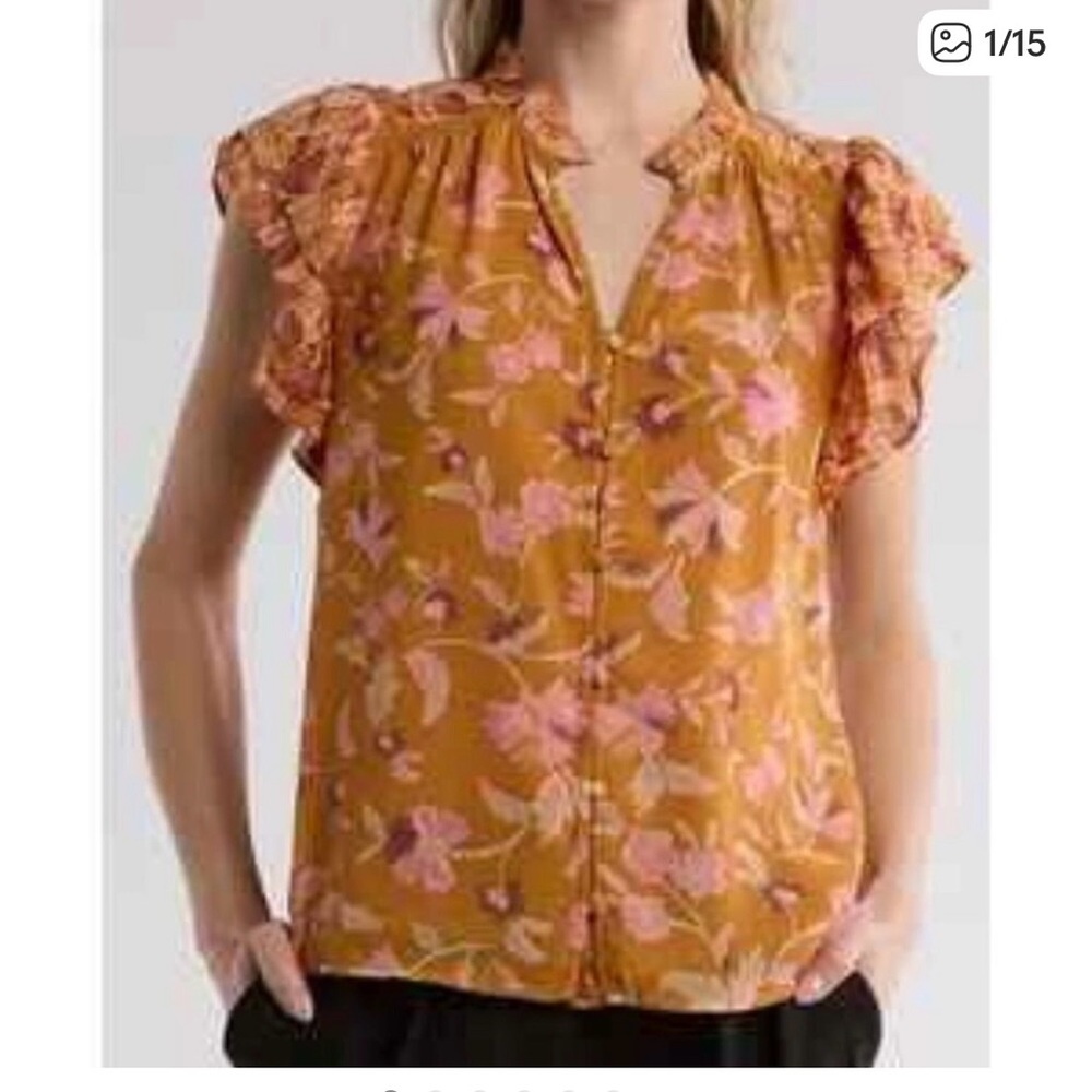 DR2 Floral Flutter Sleeve Top.